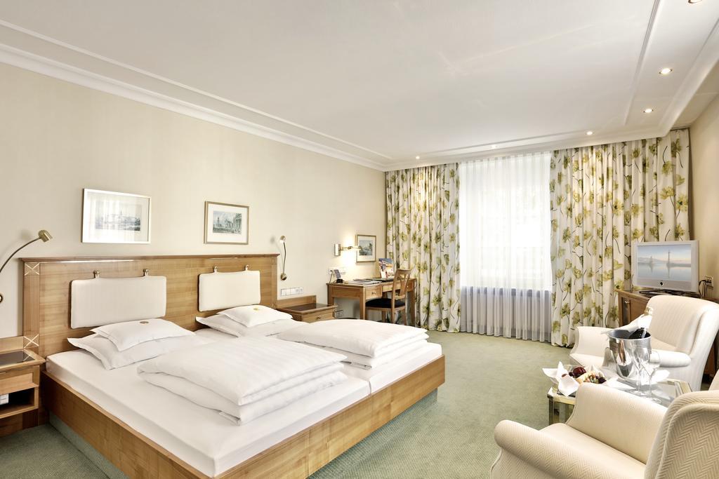 拜耶里斯彻酒店 林道 外观 照片 A typical room at the Hotel Axelmannstein