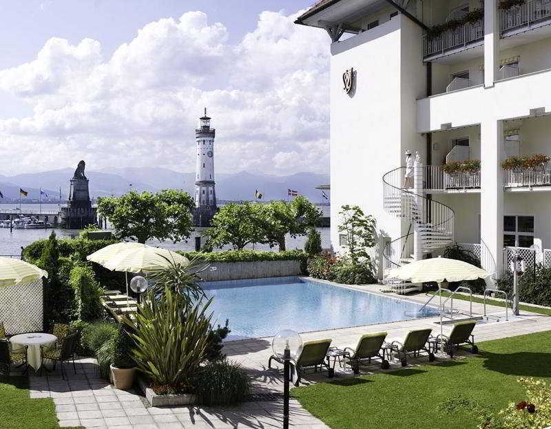 拜耶里斯彻酒店 林道 外观 照片 The hotel's swimming pool