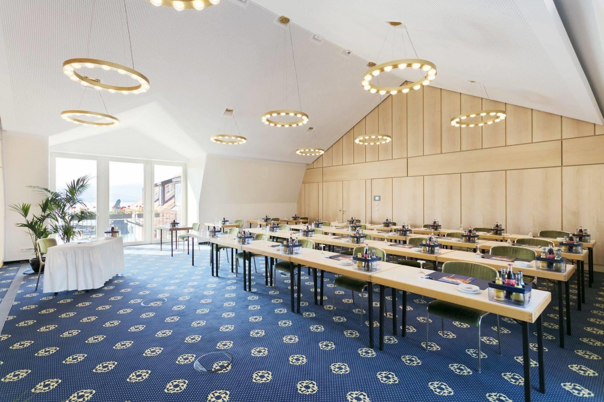 拜耶里斯彻酒店 林道 外观 照片 The conference room