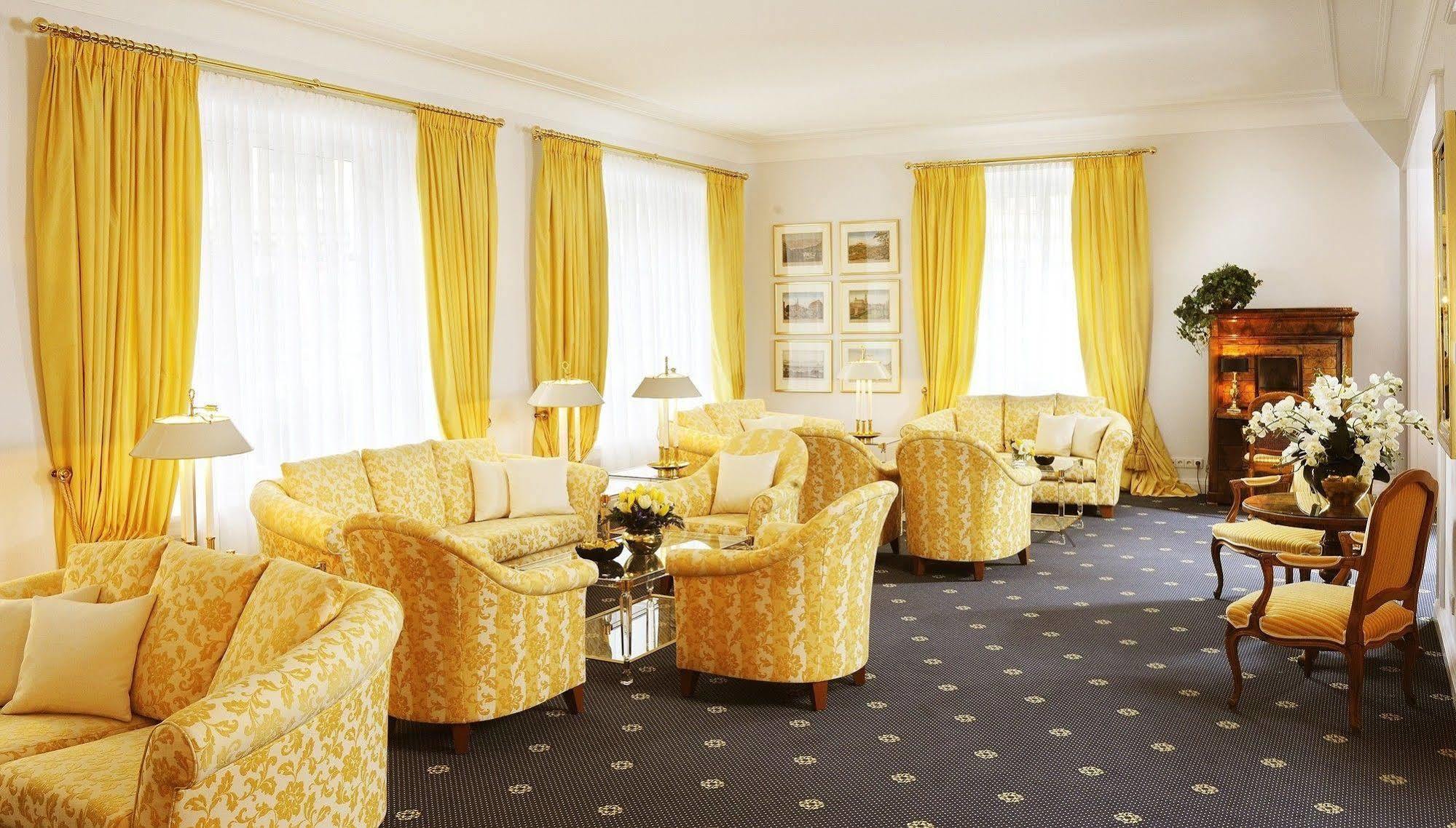 拜耶里斯彻酒店 林道 外观 照片 The Yellow Lounge